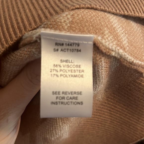 ⭐️NEW⭐️Sweater vest - Picture 5 of 5